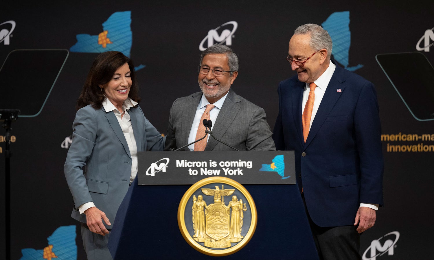 Photo 08 from the New York signing event